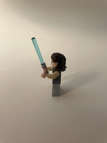 LEGO Star Wars Rey Minifigure from set 75189 75216, Light Bluish Gray Tied Robe