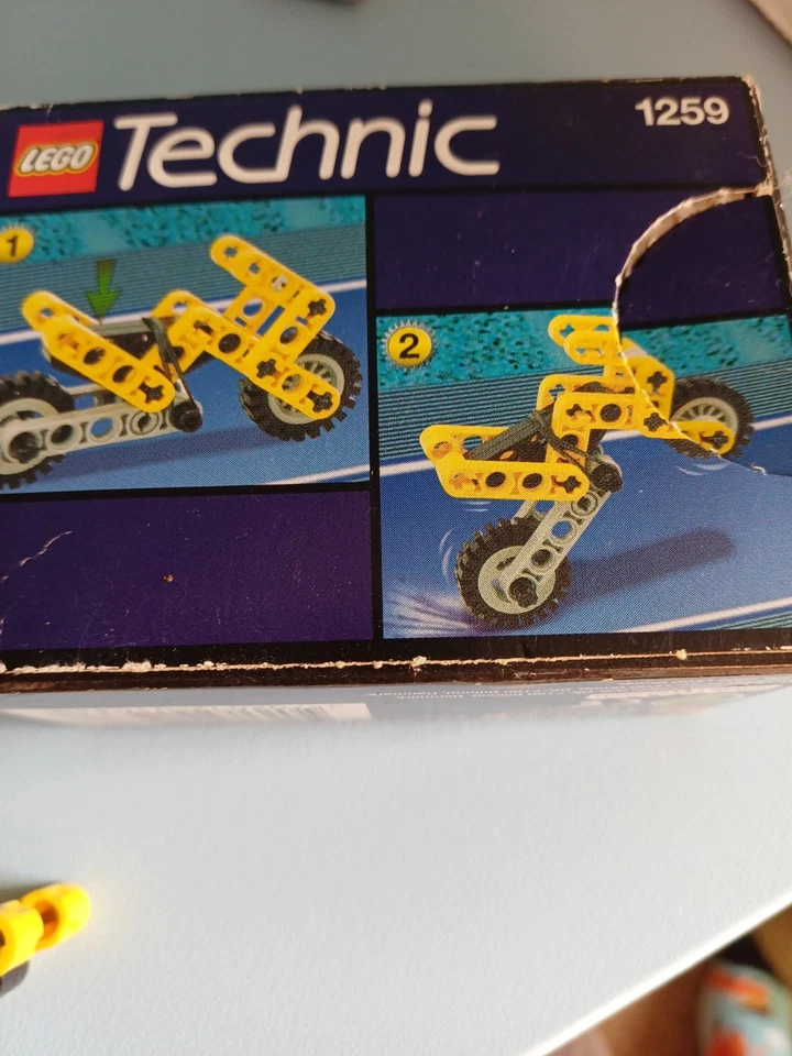 LEGO Technic Slizer Throwbots 12 Model Collection 1999-2000 + 28 Discs & Manuals, photo 2 of 3
