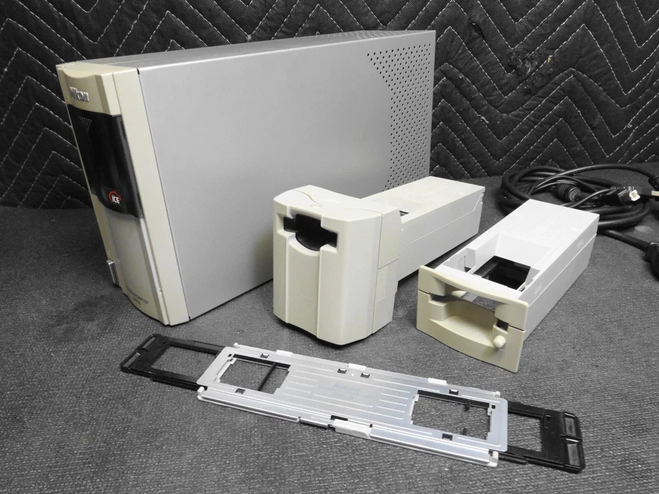 NIKON Coolscan IV ED LS-40 ED 35mm Film Scanner w/ SA-21, MA-20, FH-3 - Image 4 of 4