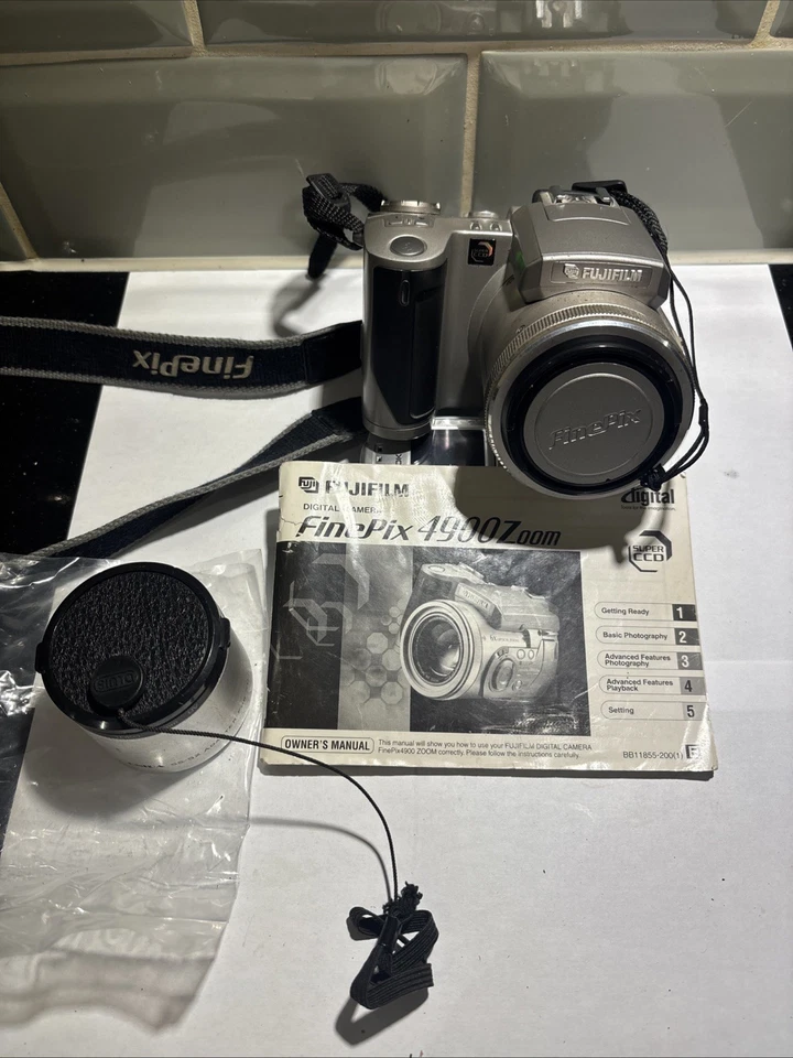 Fujifilm FinePix 4900 Zoom Digital Camera + Charger, photo 1 of 5