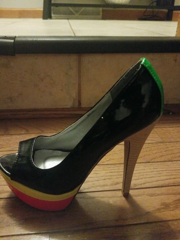 Tacones de aguja Charlotte Russe 6" multicolor geométrico rosa verde amarillo negro Foto 4 de 4