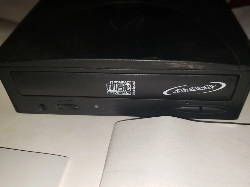 DYNEX External USB 2.0 CD-RW - 52x32x52 Drive Model: DX-ECDRW100 - Image 2 of 3