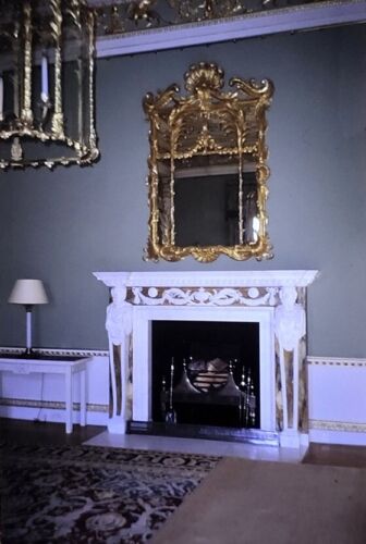 PRINCESS DIANA'S SPENCER HOUSE IMPORTANT PAIR OF MARBLE TOPPED CONSOLE TABLES - Picture 2 of 22