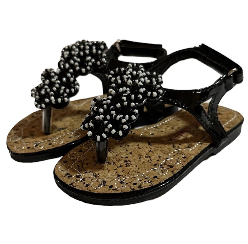 Zapatilla deportiva Stride Rite y sandalia de charol Laura Ashley para niños pequeños talla 5 M Foto 4 de 4