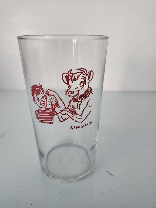 BORDEN  ELSIE THE COW GLASS TUMBLER  4 3/4" TALL