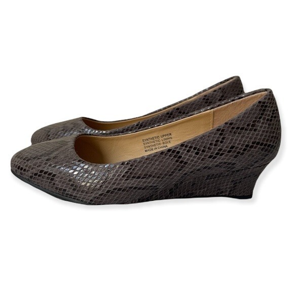 Andre Shoes wide (EEE) Andre Evereeeyday fit wedge heels EUC - Size 6
