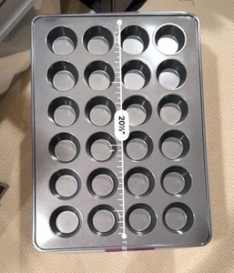 Wilton Bakeware  Baking Pan 24 Cup 21x14 Muffin Cupcake Full Size Commercial