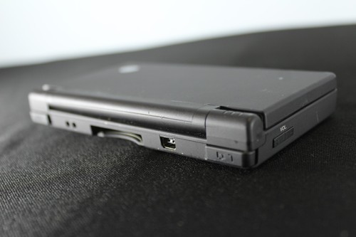 Consola Nintendo DSi Negra Mate 3 Juegos Toy Story Ben 10 Lego Indiana Jones - Imagen 6 de 9