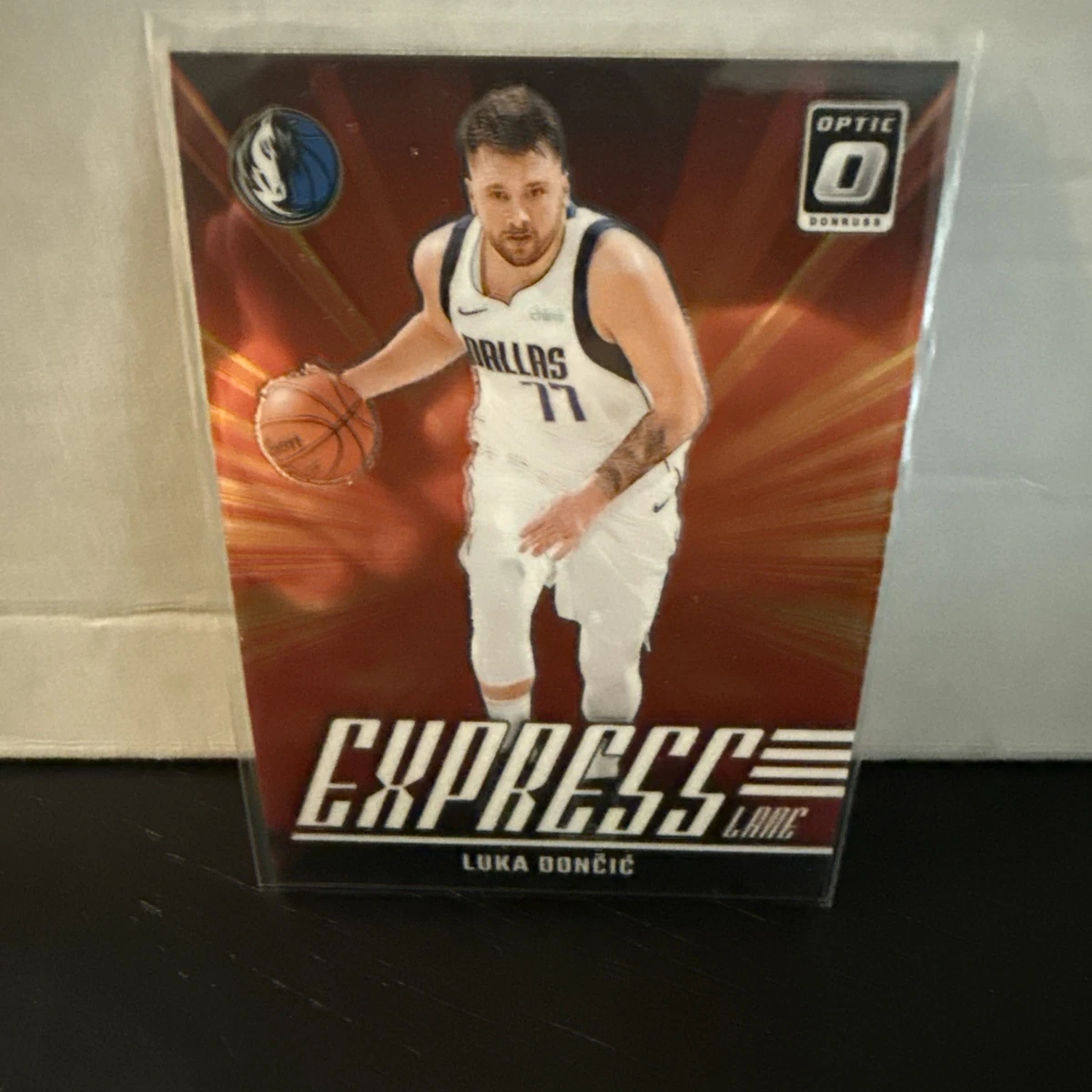 Luka Dončić Basketball Parallel/Variety Sports Trading Cards