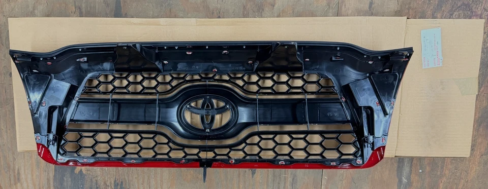 Toyota Tacoma 2010-2012 rejilla de panal roja (3R3) original OEM OE Foto 2 de 3