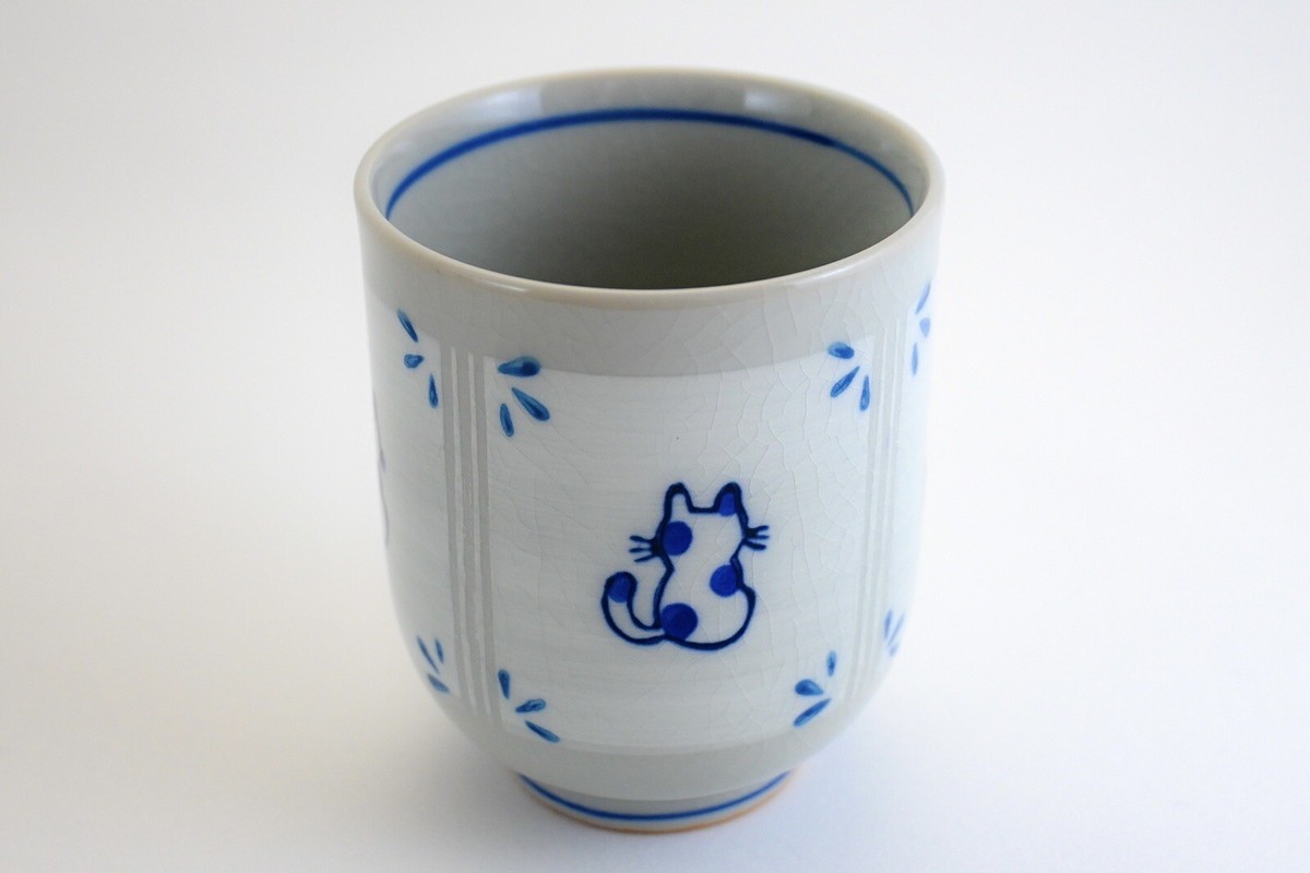 Japanese Handmade Yunomi Tea Cup White Blue Cat Crackle Glaze