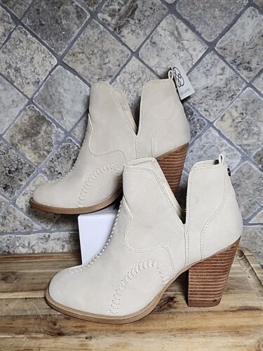 Daisy Fuentes Waverly Westerly Style Vegan Booties Ice Cream 3" Heel Sz 8M - Picture 1 of 11