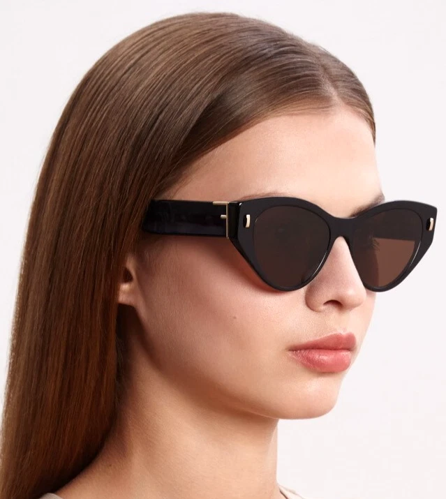 NOVO ÓCULOS DE SOL FENDI FE 40035I 01E OURO PRETO COM LENTES MARRONS AUTÊNTICO 55-17 - Imagem 4 de 4