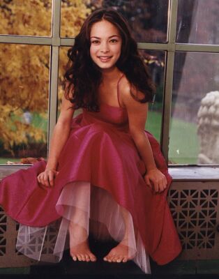 kristin kreuk red dress Snow White - Kristin Kreuk