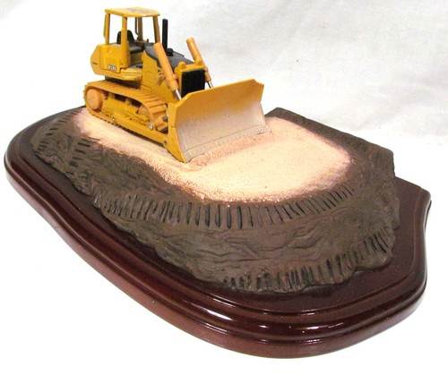 LOT 2 JOHN DEERE FIGUREN TPC AT DEERE RUN INAUGURAL YEAR 2000, 1999 Bulldozer + - Bild 6 von 6