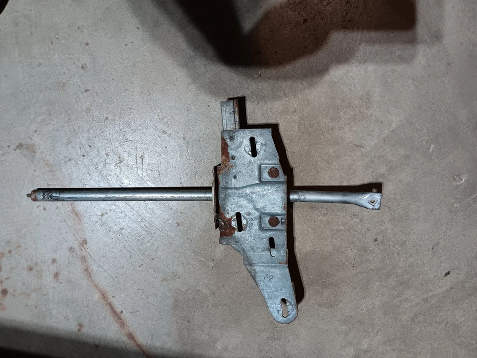 1970-72 Oldsmobile Cutlass S 442 2 Door  Glass Guide RH Foto 4 de 4