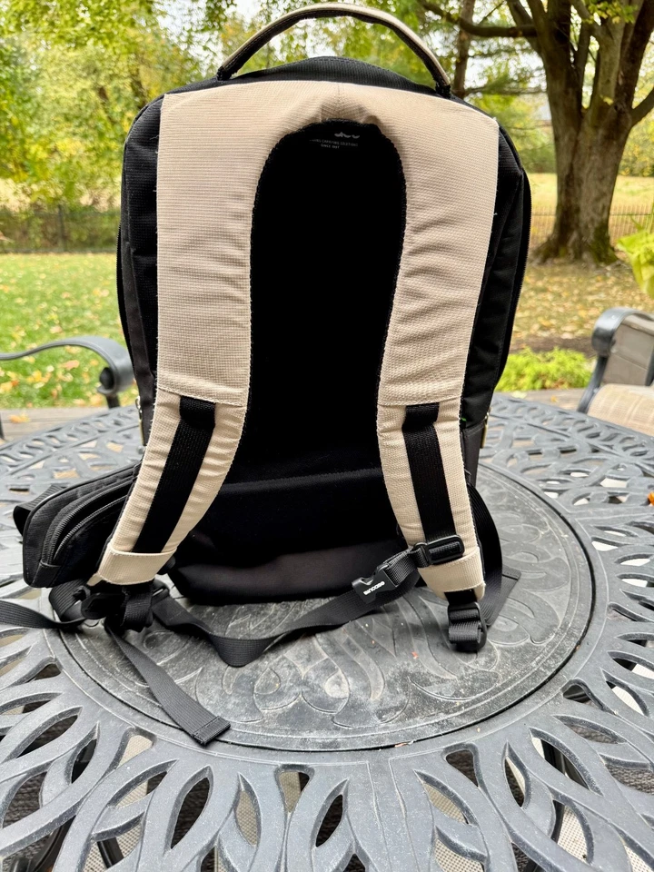 Mochila para portátil Incase - Estilo de cercanías, original de Apple Store, ligeramente usada Foto 4 de 4