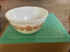 VTG Pyrex 402 White Butterfly Gold 1.5qt Mixing Bowl