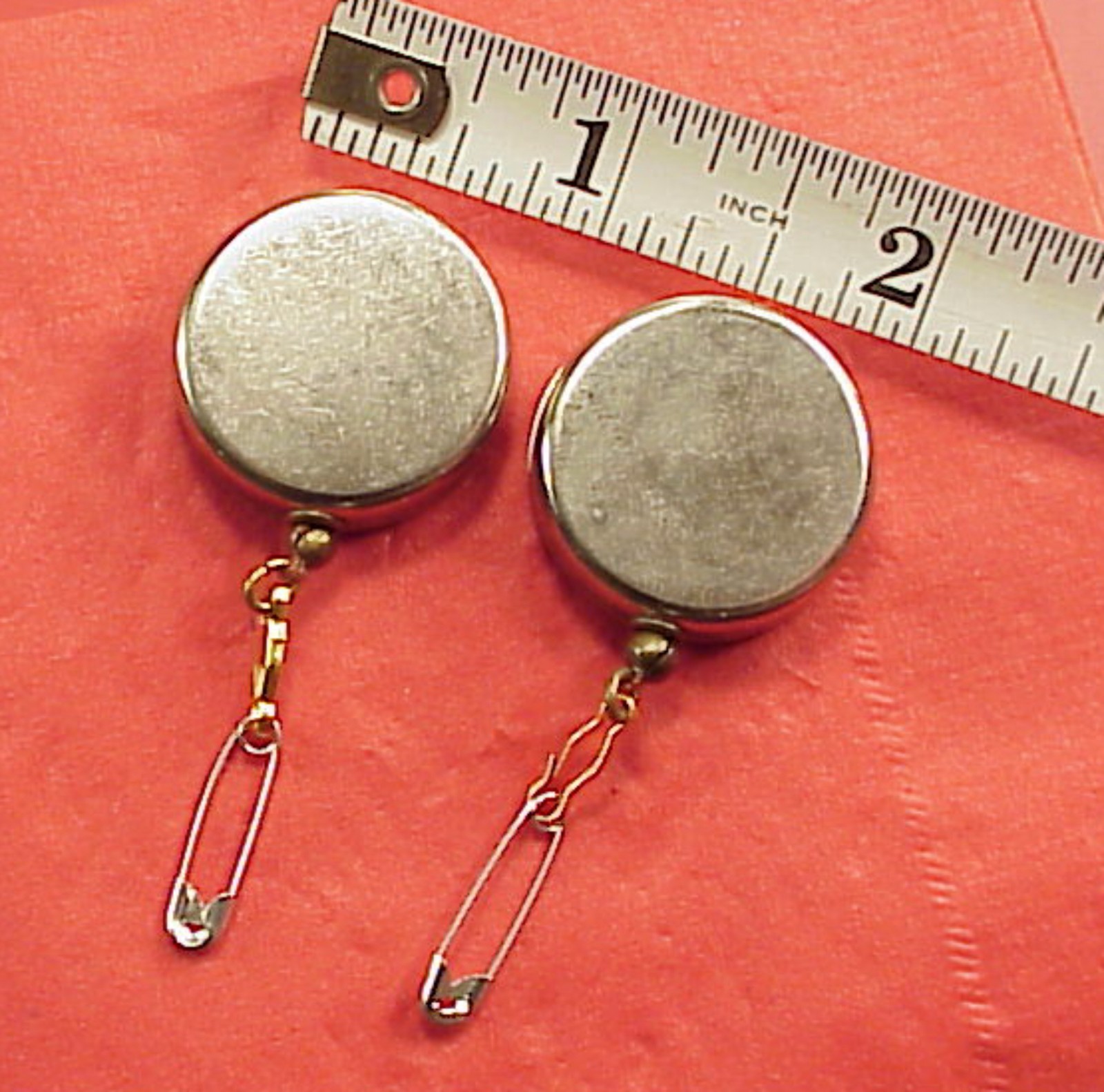 2 Pieces Magician Retractable Trick Vanishing Prop Coin 16 inch Pull Button Fast