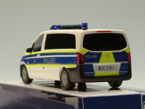 Busch Mercedes Vito Bundestagspolizei, uniformiert - 51100-197 - 1:87 - Bild 5 von 6
