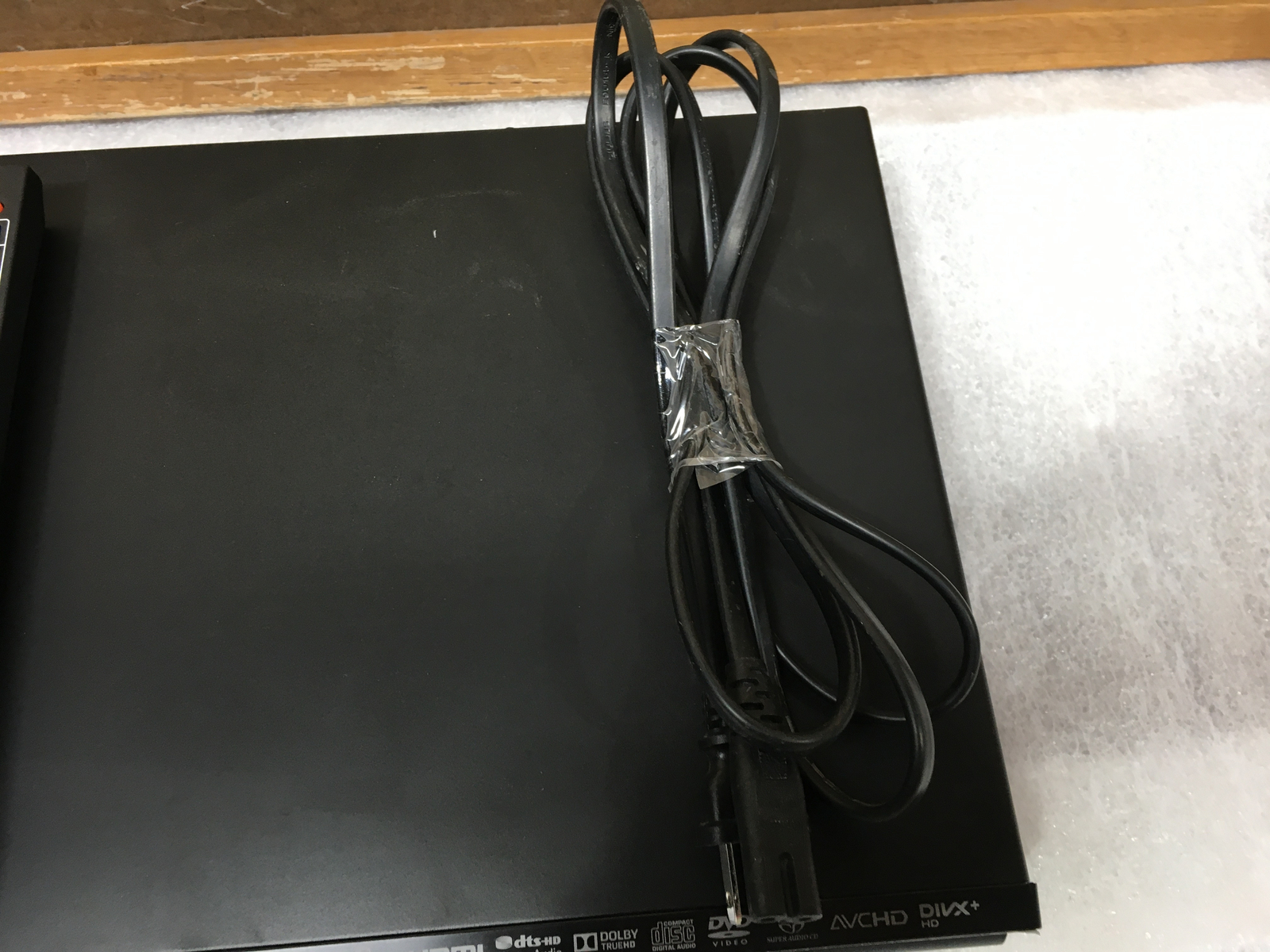 Yamaha BDS677 BluRay Disc Player Black HDMI DIVX Super Audio Remote