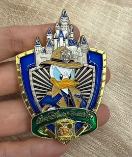 Rare Walt Disney World Security Donald Duck Challenge Coin