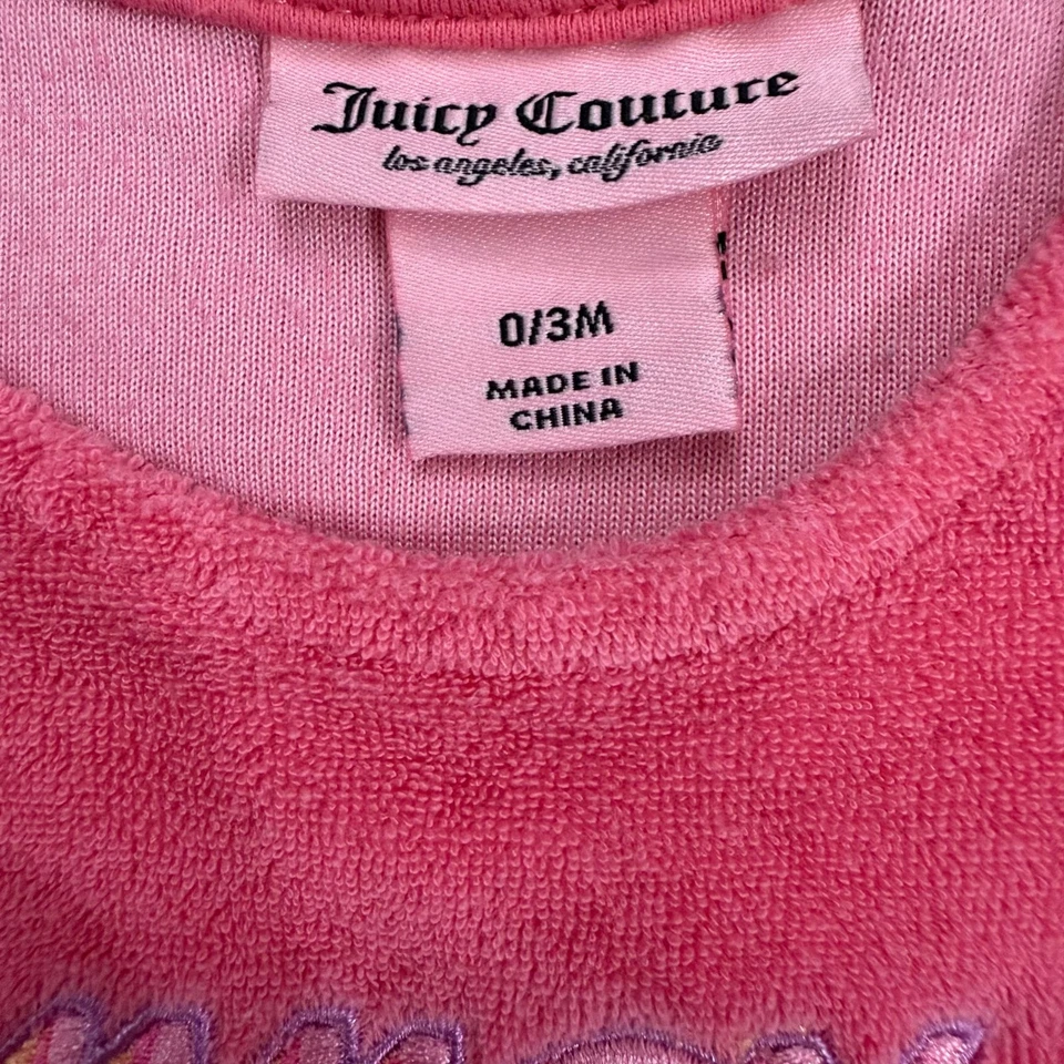 Розовый махровый комбинезон для девочки Juicy Couture с бантом и оборками размер 3 М - Изображение 3 из 4
