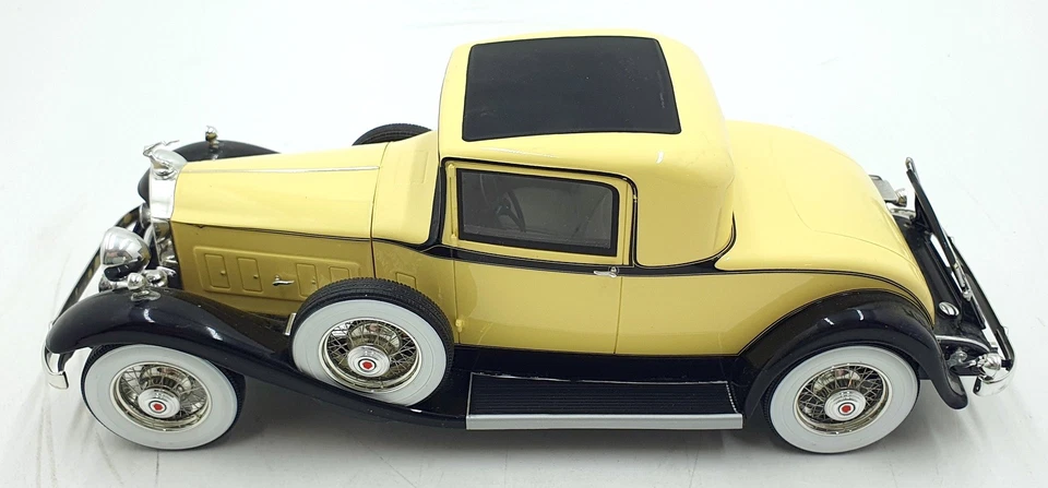 Modelos BOS 1/18 Escala Resina BOS276 Packard 902 Estándar Ocho Cupé Negro/Amarillo Foto 3 de 4