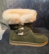 Women's Koolaburra by UGG green suede Fur lined winter flat sole boots size 7