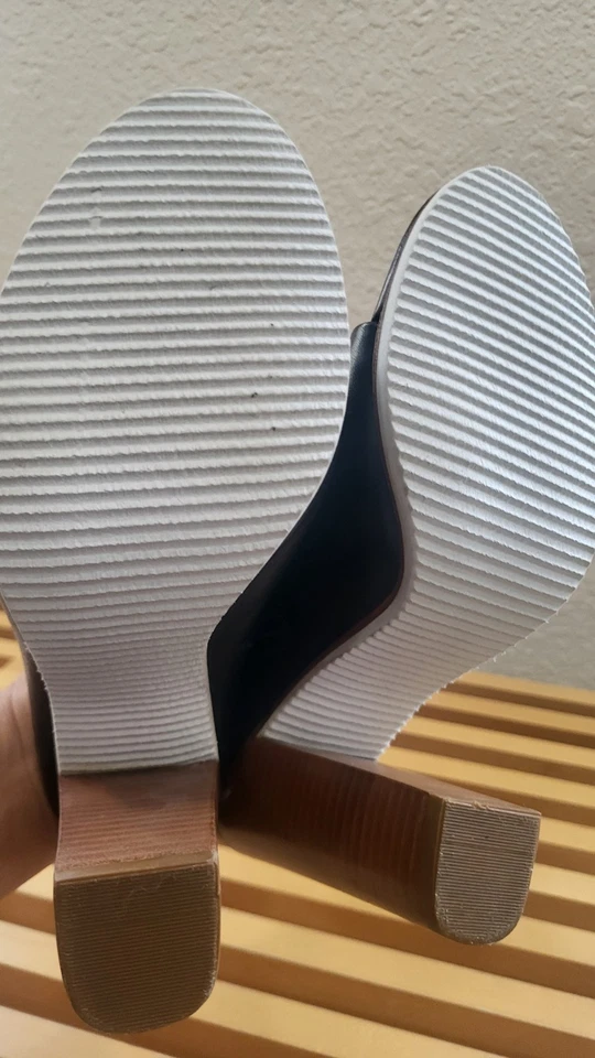 Chinelo Tibi New York couro preto biqueira aberta mulas tamanho 39 (EUA 8.5) salto bloco - Imagem 2 de 4