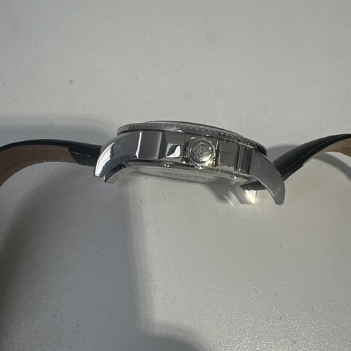 Reloj Invicta número de modelo 5527 esfera y correa negras - Imagen 7 de 7