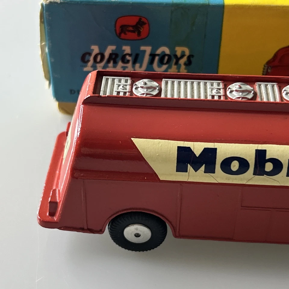 Corgi Toys majortoys 1110 Big Bedford Mobilgas Tanker Original With Box - Image 2 of 4