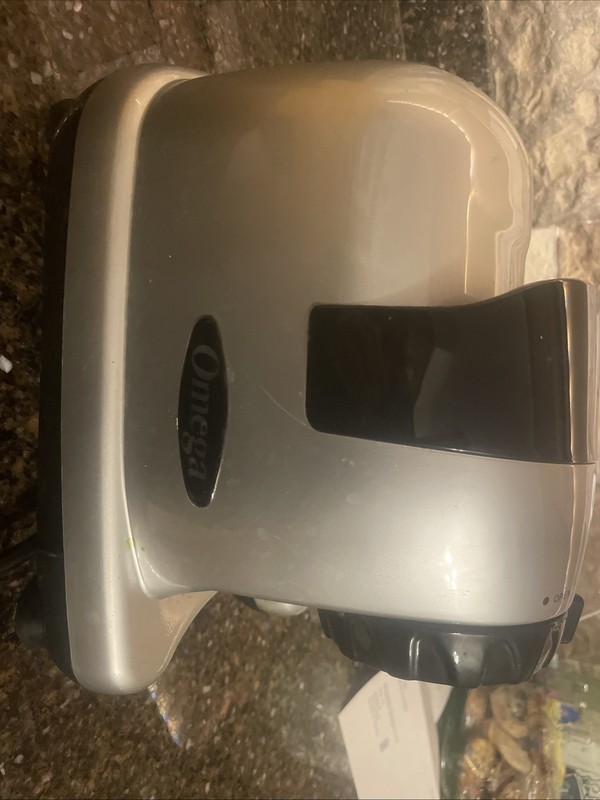 Omega J8006HDC Cold Press Juicer Machine, Vegetable and Fruit Juice Extractor