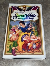 Walt Disney Masterpiece Snow White & The Seven Dwarfs VHS Clamshell **LIKE NEW**