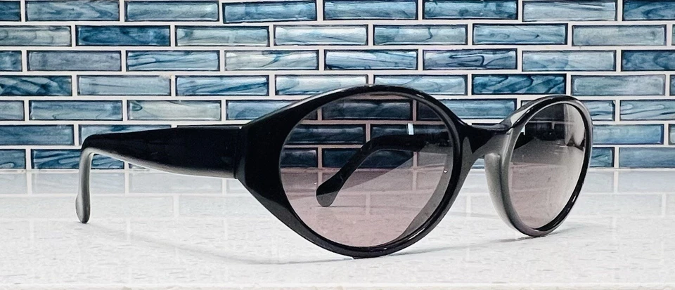 Gafas de sol Adrienne Vittadini de colección negras ovaladas púrpuras lentes marcos brillantes Foto 2 de 4