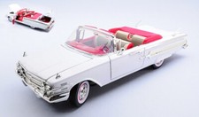 Modellino auto scala 1:18 CHEVROLET IMPALA 1960 WHITE diecast modellismo statico