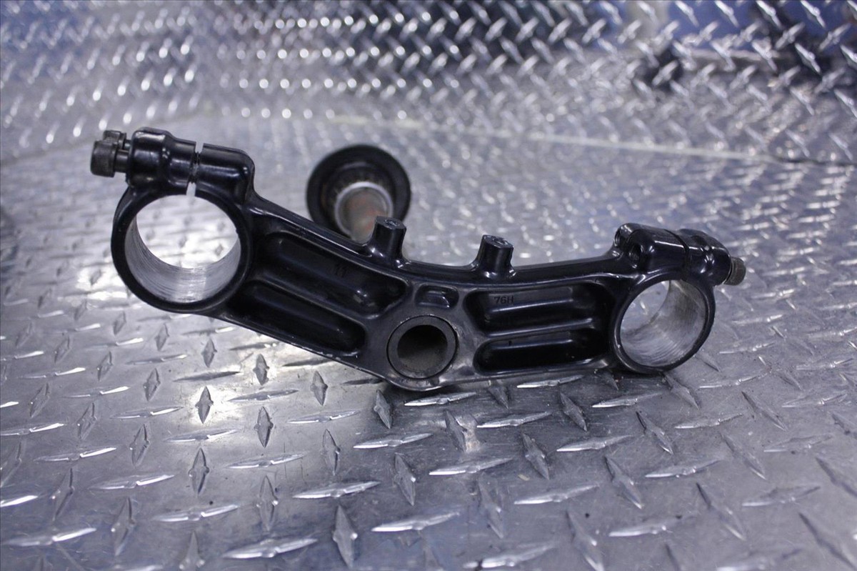 98 KAWASAKI ZX 600 E LOWER TRIPLE TREE CLAMP W/ STEERING STEM