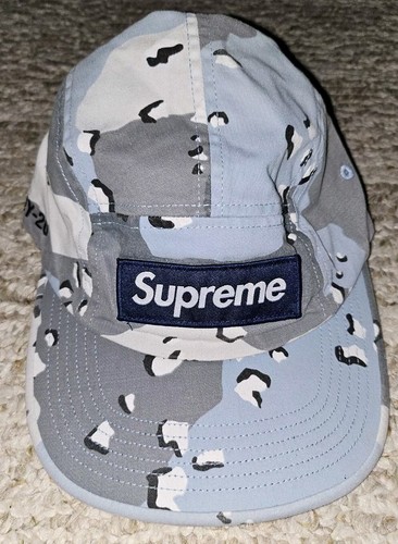 Supreme 座り込む Chip Camo Camp Cap grey
