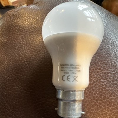 Philips Glühbirne großes Bajonett 9W