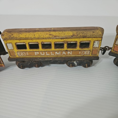 Brimtoy  King George 8040 Train Locomotive and 8040 Coal Wagon 2 x Pullman Carri - Picture 4 of 17