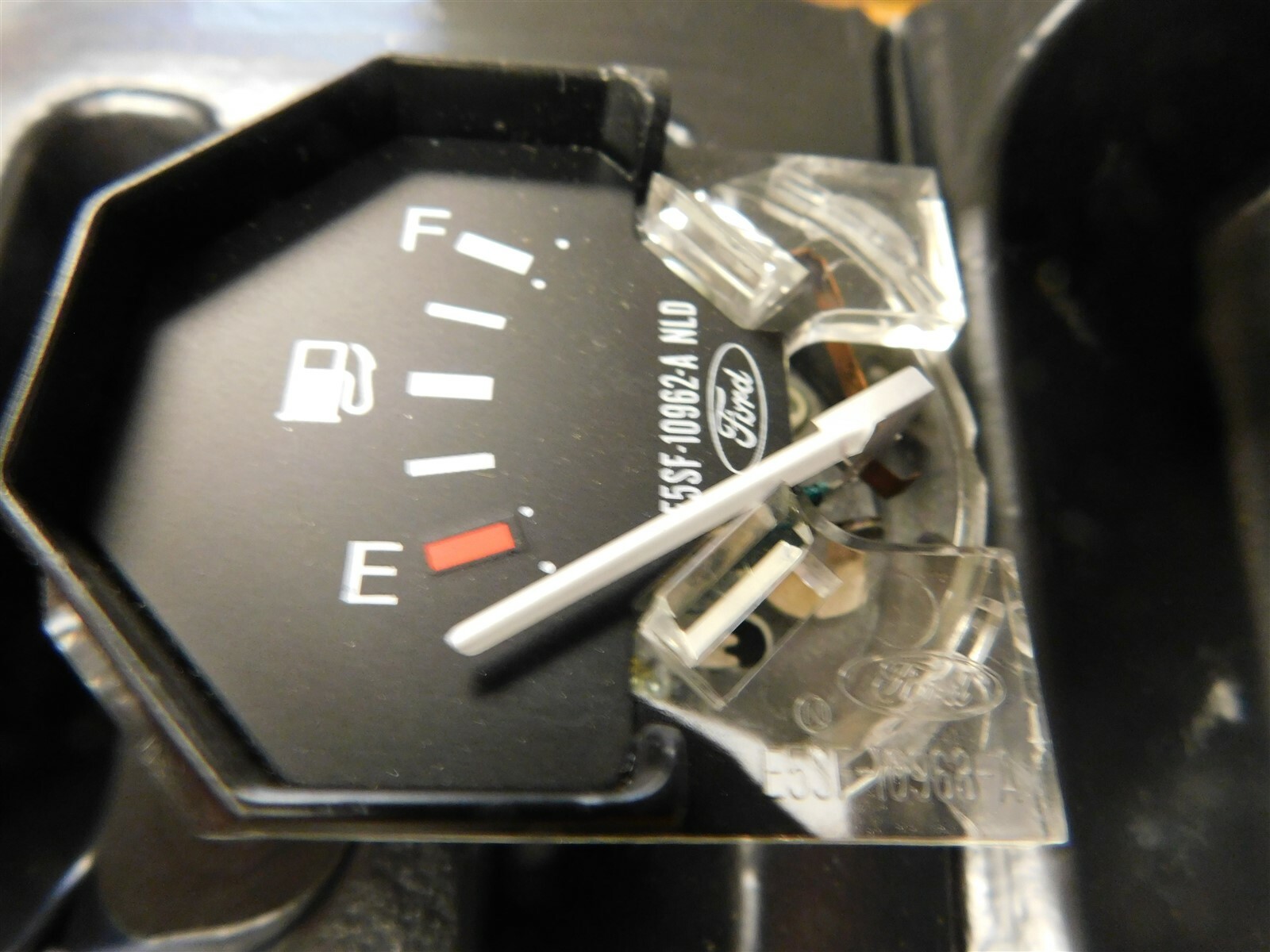 NEW 1985 1986 1987 1988 FORD THUNDERBIRD GAS FUEL INDICATOR GAUGE ASBY