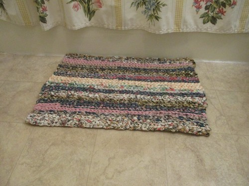 Handgehäkelter Flickenteppich Badematte 18 x 25 Zoll Neu Gedeckt Blau Rosa und Beige - Bild 2 von 3