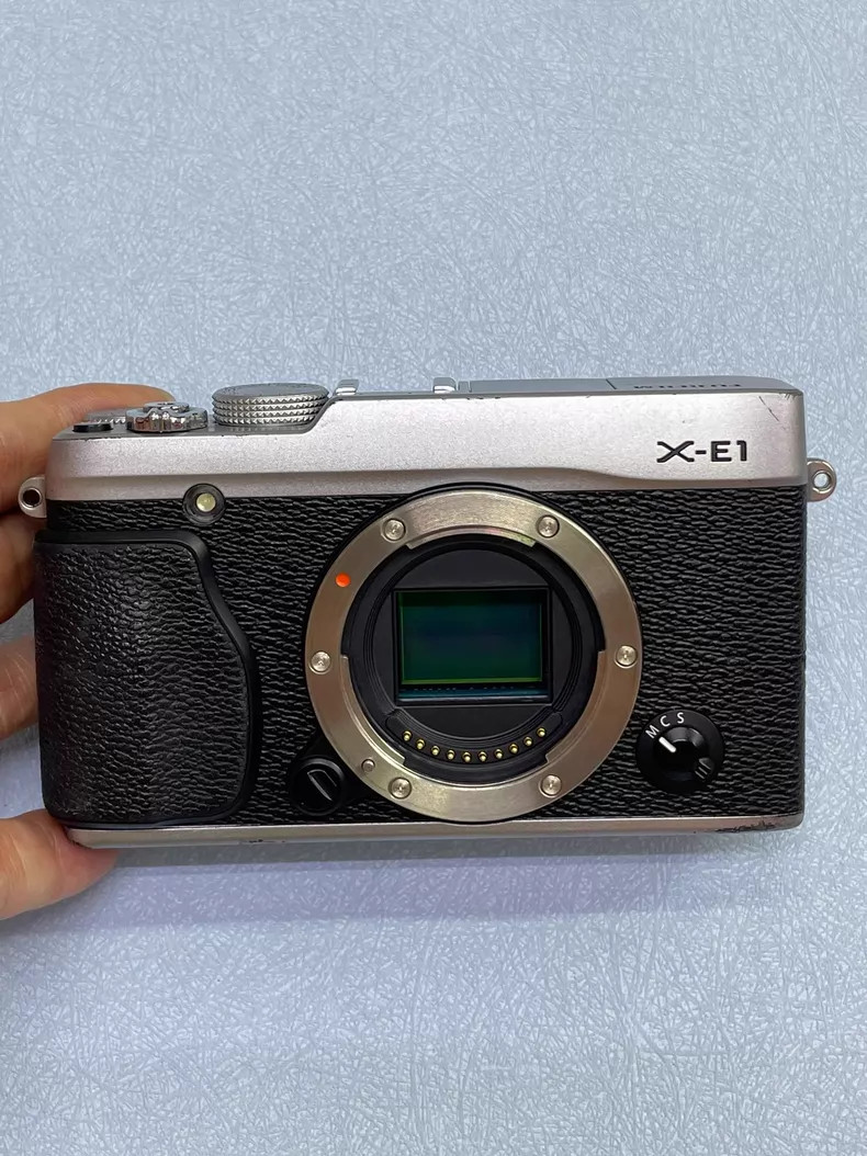 Fujifilm X-E1 XE1 16.3MP Mirrorless Digital Camera Body Only