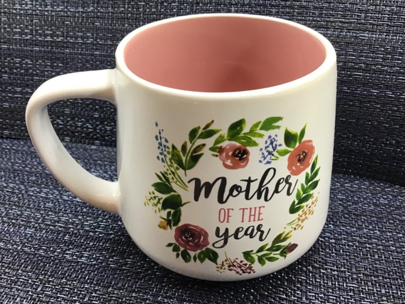 MOTHER OF THE YEAR mug FLORAL wreath MOTIF 🌺🌿🌼🌿🌸🪻🌿 never used! NEW! 🌸🌼