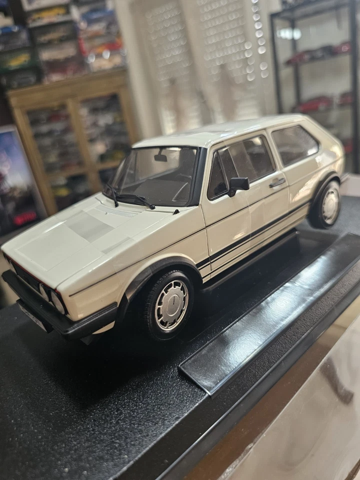 VW Golf 1 Gti Pirelli White 1983 1:18 Welly - Immagine 3 di 4