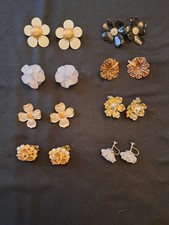Vintage Lot. 8 Pairs CLIP-ON/Screw Back Spring Flower Earrings Gold Tone Lot J4