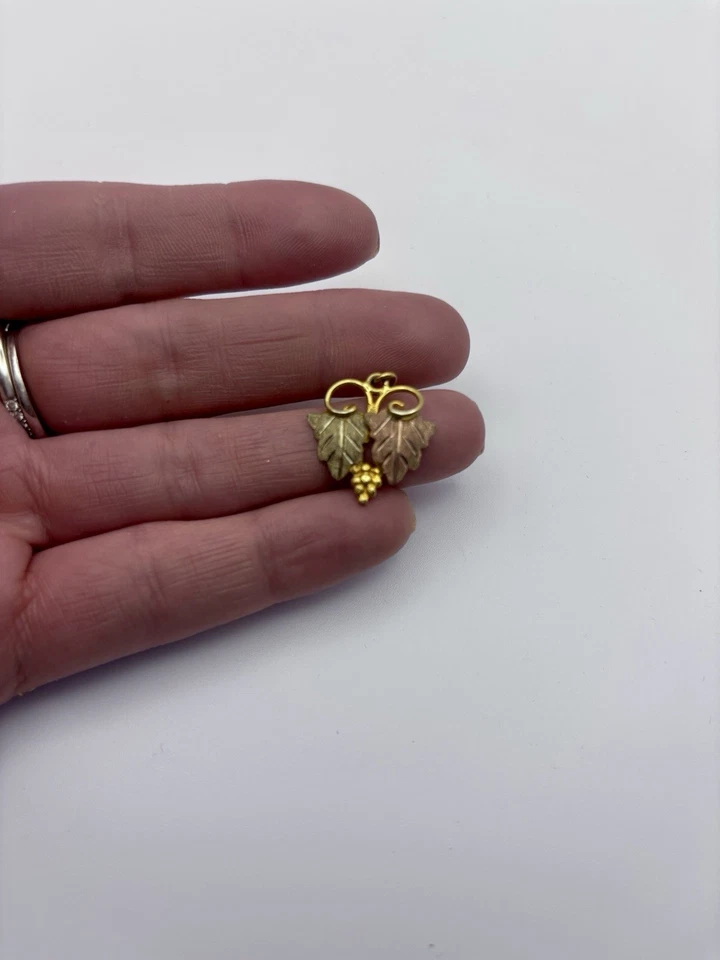 SBHG Black Hills Gold 12K Tri-Color gold(yellow, green, rose) Grape Leaf Pendant - Image 2 of 4