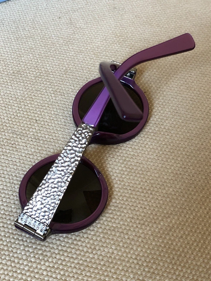 Женские солнцезащитные очки Lanvin в круглой сиреневой оправе сделаны в Италии - Изображение 3 из 4