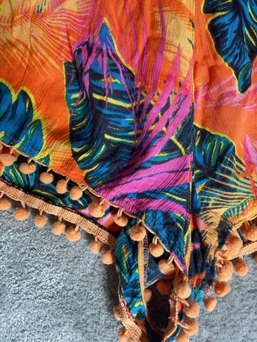 Ladies multi coloured shorts size S - Picture 2 of 4