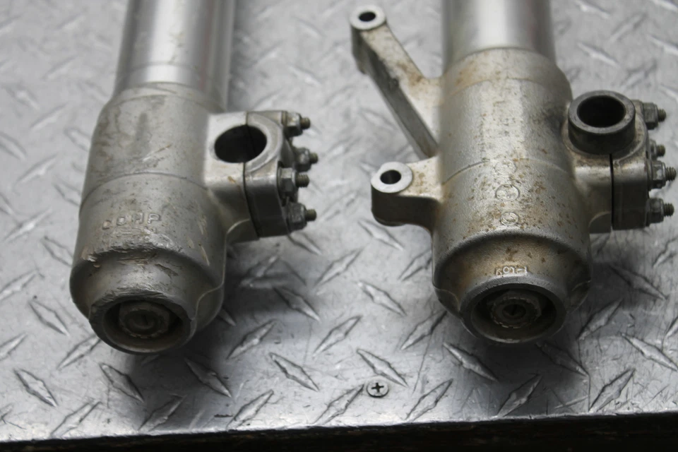 2002 年本田 XR400R 右前悬架叉 51480-KCY-761 — 第 2/4 张图片